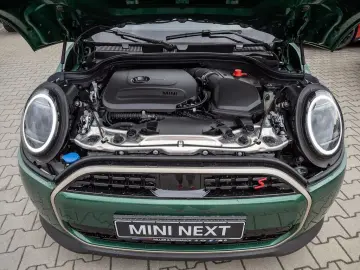 MINI Cooper S Favoured Trim PDC SHZ NAVI HUD LED