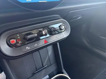 MINI 5-Türer Aut. HUD LED Kam Keyless SHZ Navi Klima