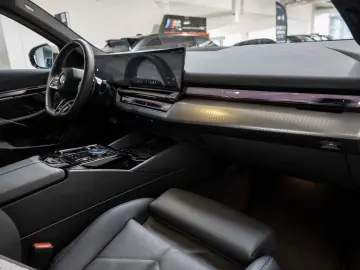 BMW 520i M-Sport Pro PANO HUD 360  LED SITZBELÜFTUNG