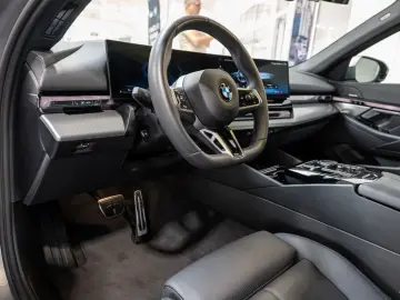 BMW 520i M-Sport Pro PANO HUD 360  LED SITZBELÜFTUNG