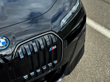 BMW M760e xDrive 571CP