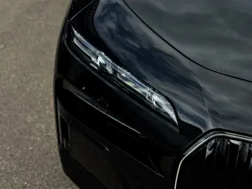 BMW M760e xDrive 571CP