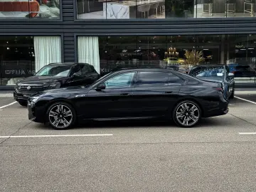 BMW M760e xDrive 571CP