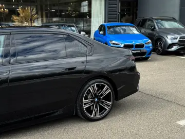 BMW M760e xDrive 571CP