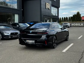 BMW M760e xDrive 571CP
