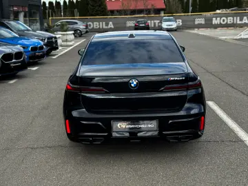 BMW M760e xDrive 571CP