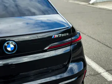 BMW M760e xDrive 571CP