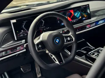 BMW M760e xDrive 571CP