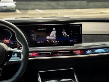 BMW M760e xDrive 571CP