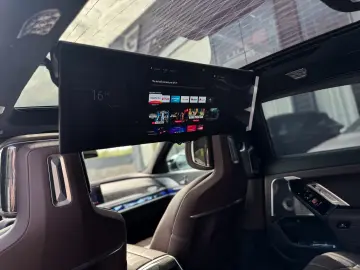 BMW M760e xDrive 571CP
