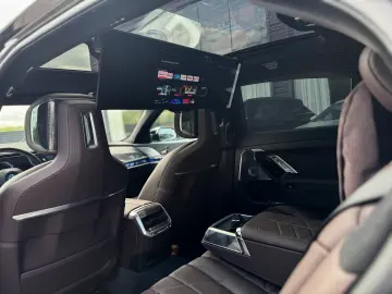 BMW M760e xDrive 571CP
