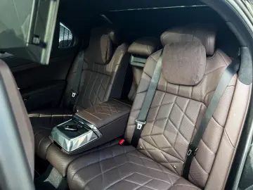 BMW M760e xDrive 571CP