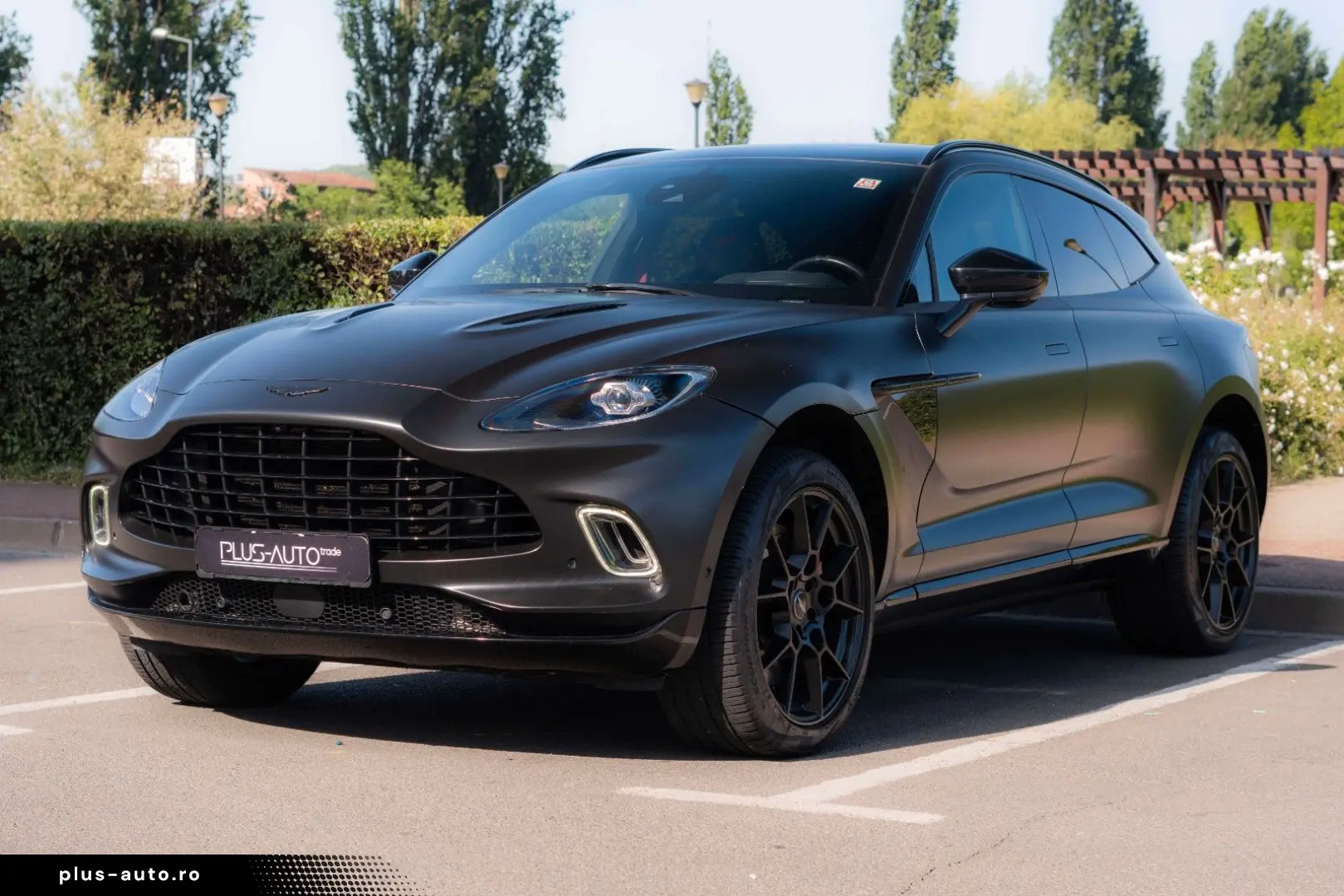 ASTON MARTIN DBX 4.0 V8_MagnoBlack