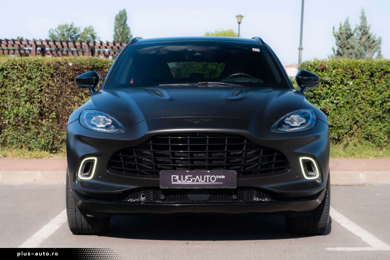 ASTON MARTIN DBX 4.0 V8_MagnoBlack