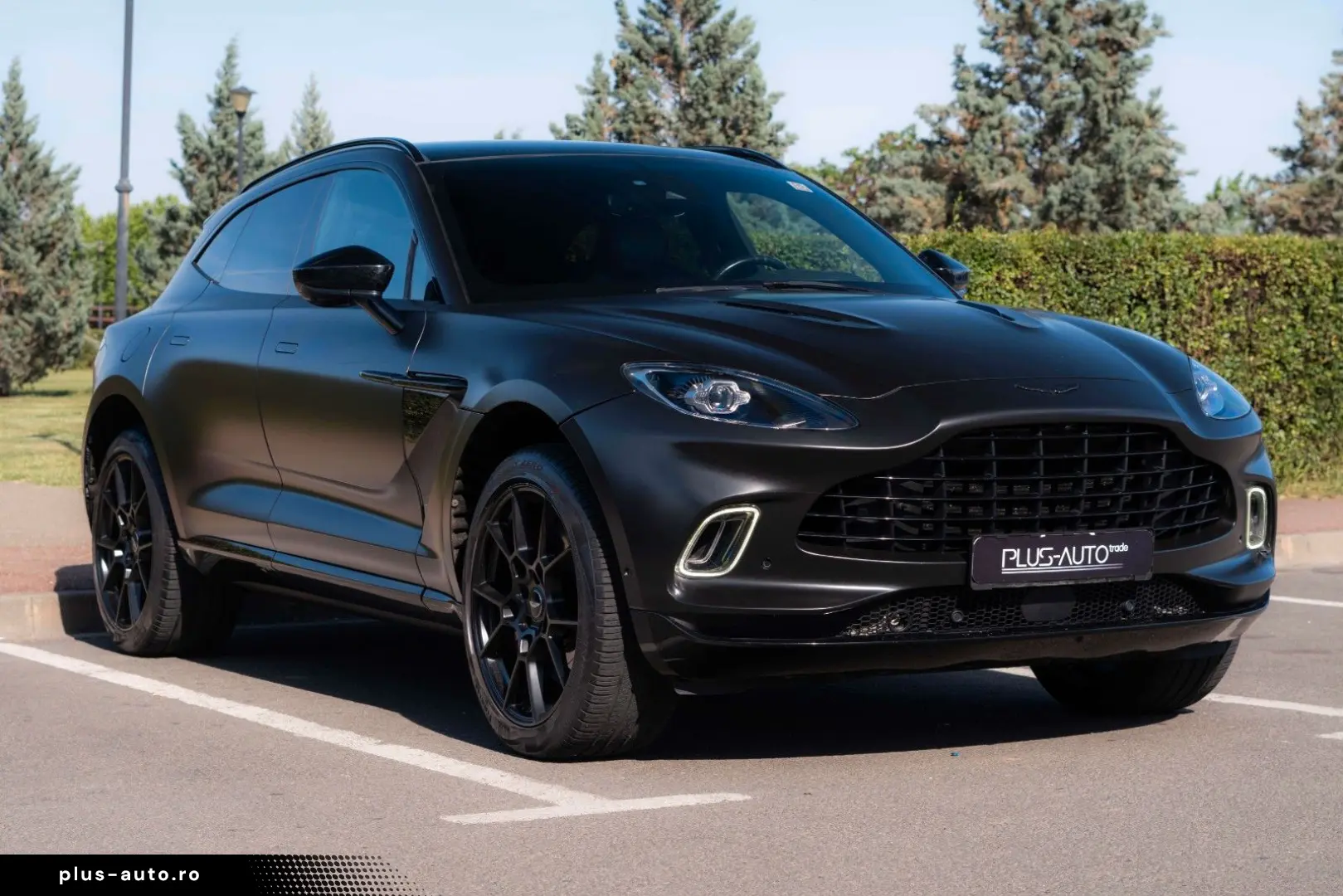 ASTON MARTIN DBX 4.0 V8_MagnoBlack