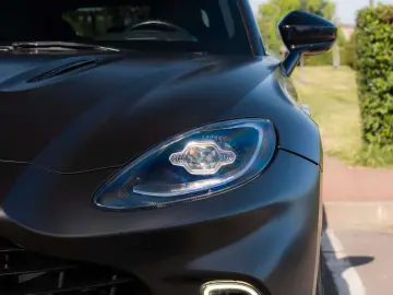 ASTON MARTIN DBX 4.0 V8_MagnoBlack