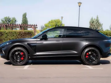 ASTON MARTIN DBX 4.0 V8_MagnoBlack