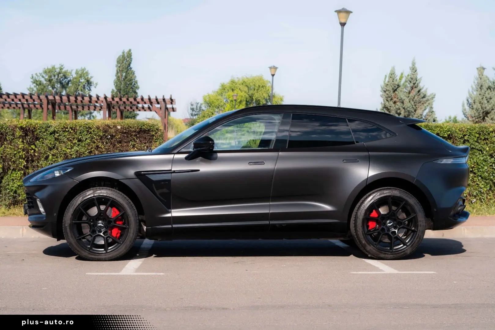 ASTON MARTIN DBX 4.0 V8_MagnoBlack