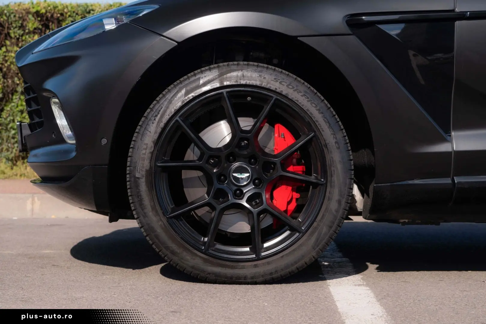 ASTON MARTIN DBX 4.0 V8_MagnoBlack