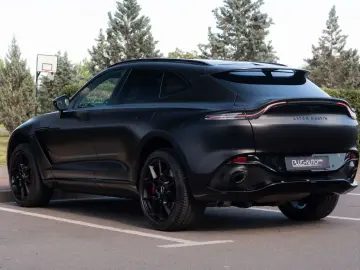 ASTON MARTIN DBX 4.0 V8_MagnoBlack