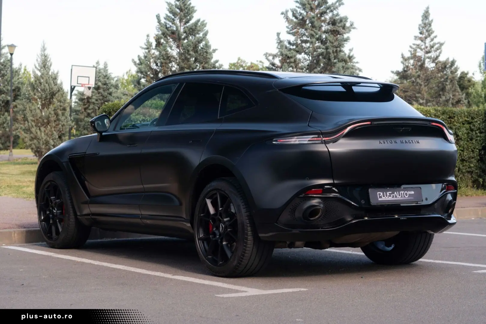 ASTON MARTIN DBX 4.0 V8_MagnoBlack