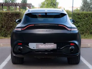 ASTON MARTIN DBX 4.0 V8_MagnoBlack