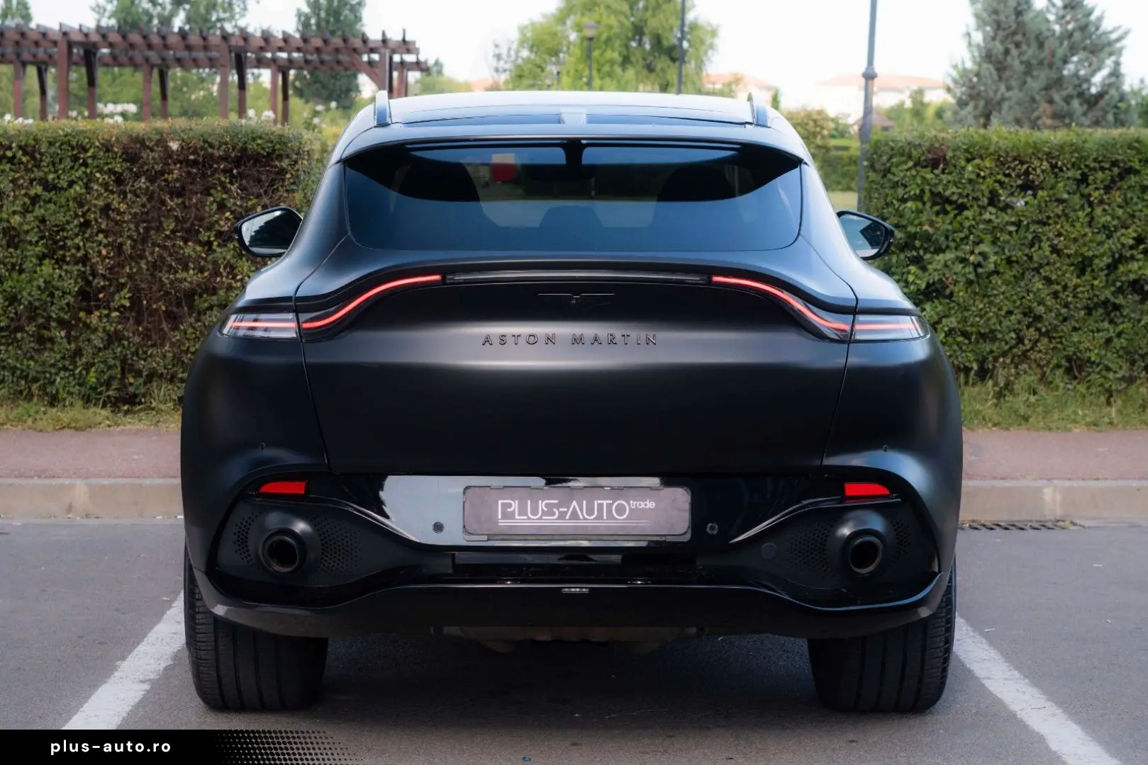 ASTON MARTIN DBX 4.0 V8_MagnoBlack