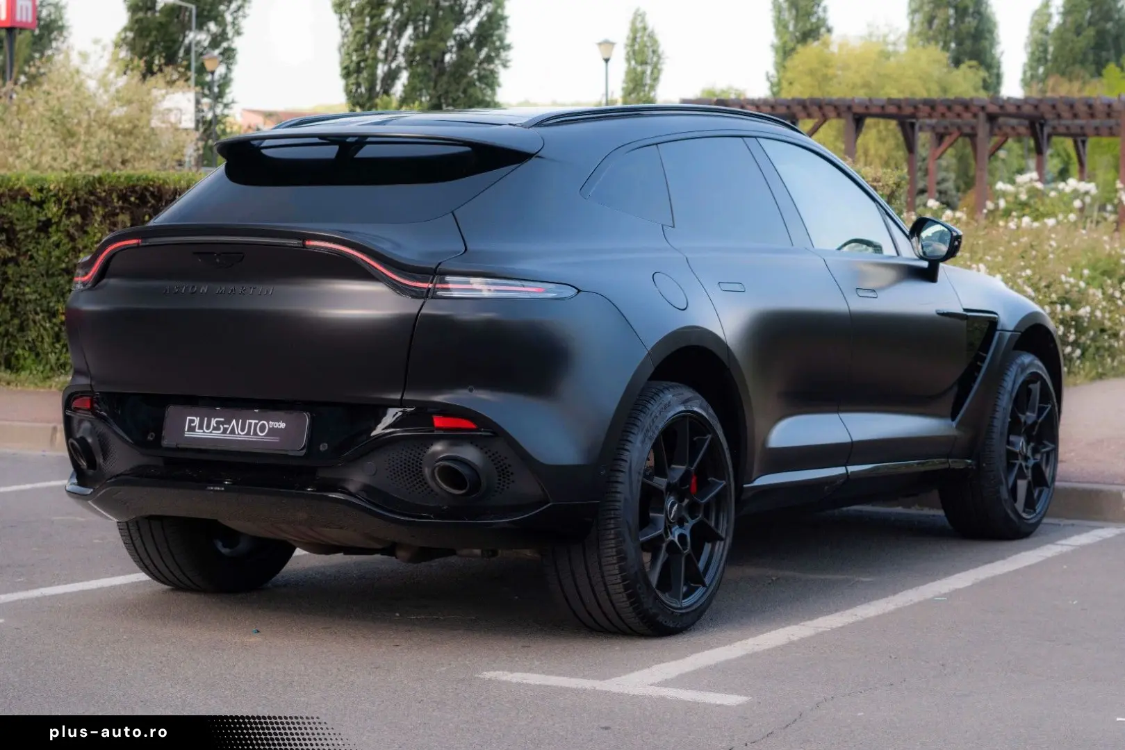 ASTON MARTIN DBX 4.0 V8_MagnoBlack