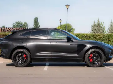 ASTON MARTIN DBX 4.0 V8_MagnoBlack