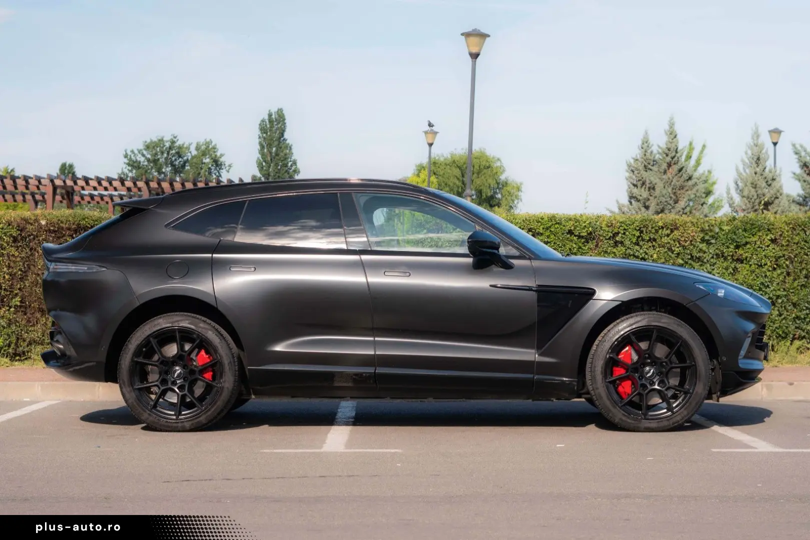 ASTON MARTIN DBX 4.0 V8_MagnoBlack