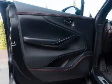 ASTON MARTIN DBX 4.0 V8_MagnoBlack
