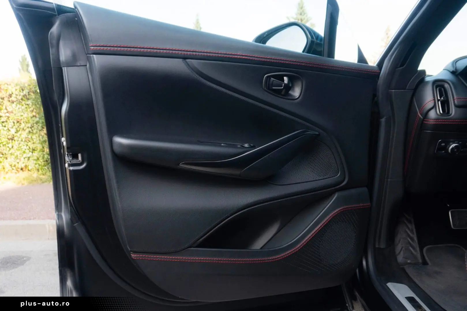 ASTON MARTIN DBX 4.0 V8_MagnoBlack