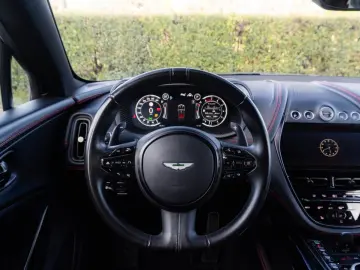 ASTON MARTIN DBX 4.0 V8_MagnoBlack
