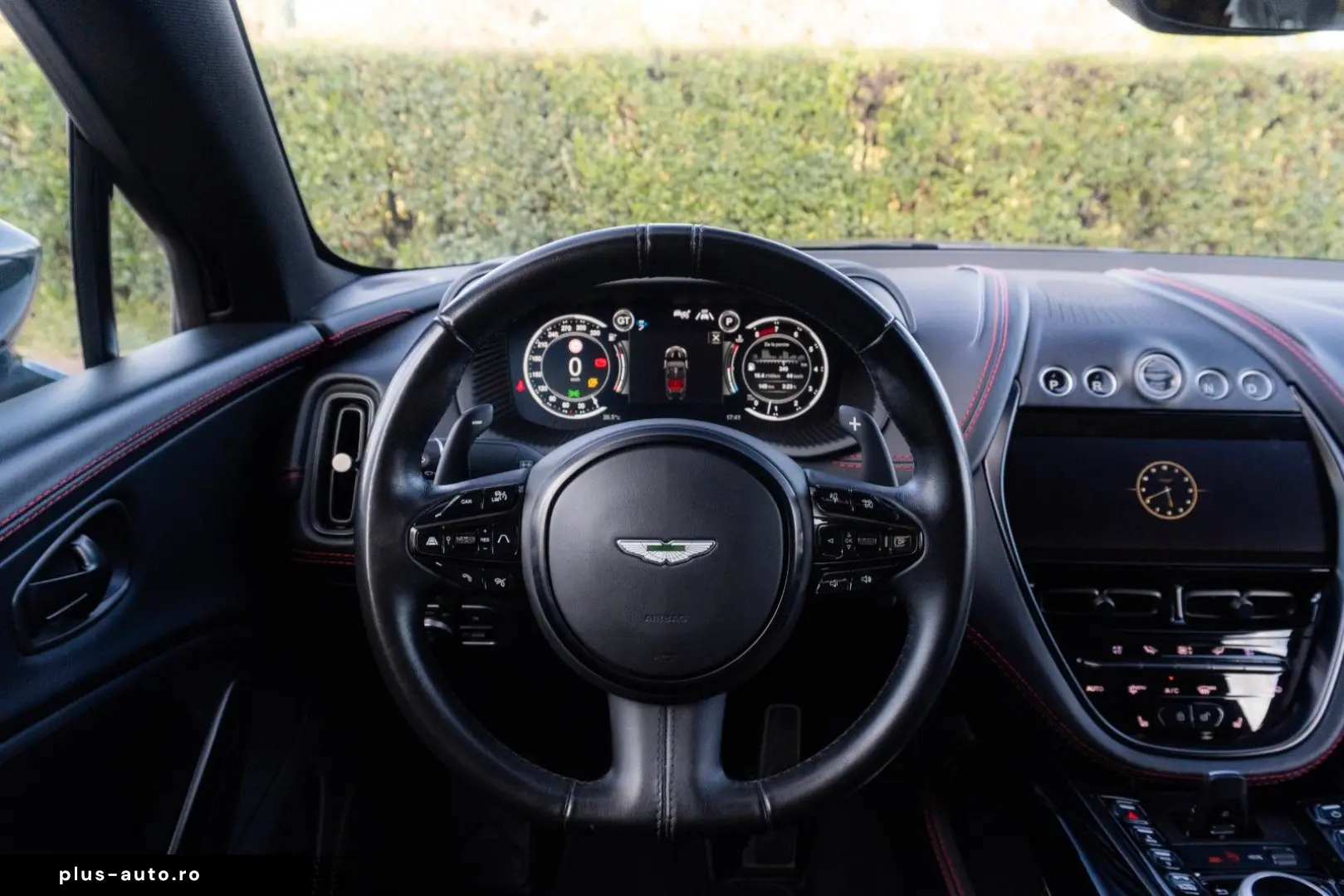 ASTON MARTIN DBX 4.0 V8_MagnoBlack