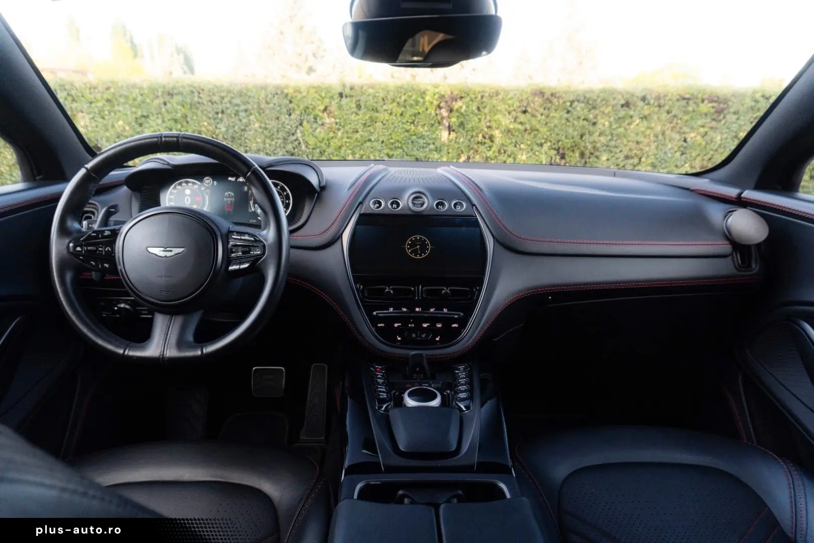 ASTON MARTIN DBX 4.0 V8_MagnoBlack