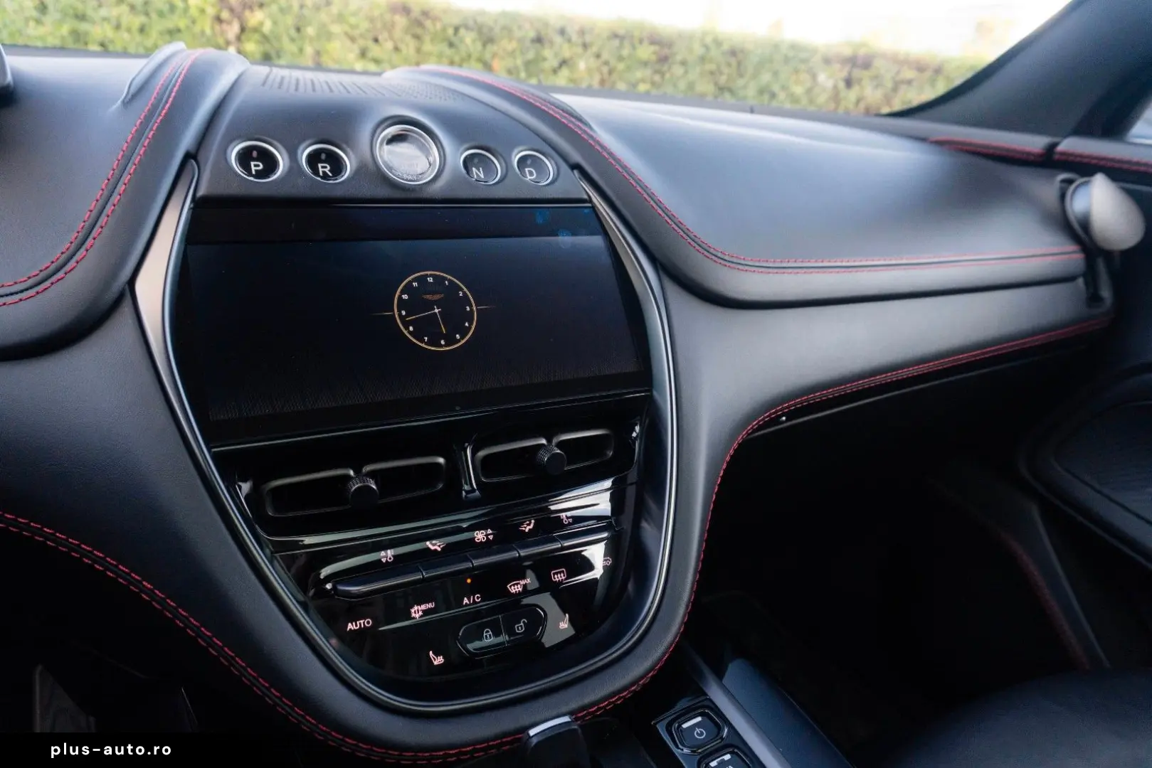 ASTON MARTIN DBX 4.0 V8_MagnoBlack