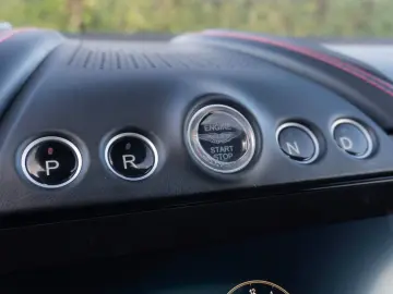 ASTON MARTIN DBX 4.0 V8_MagnoBlack