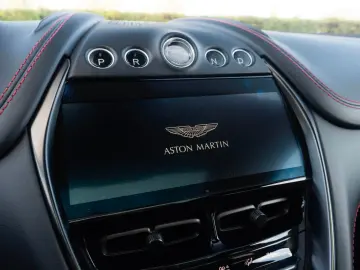 ASTON MARTIN DBX 4.0 V8_MagnoBlack
