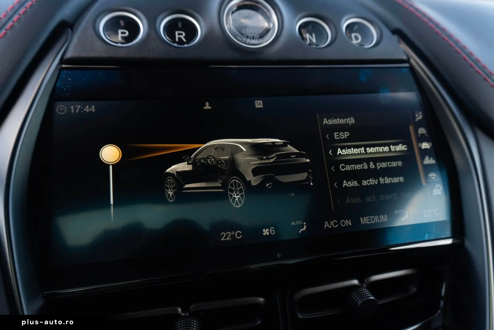 ASTON MARTIN DBX 4.0 V8_MagnoBlack