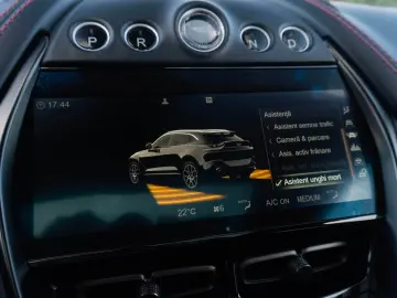 ASTON MARTIN DBX 4.0 V8_MagnoBlack