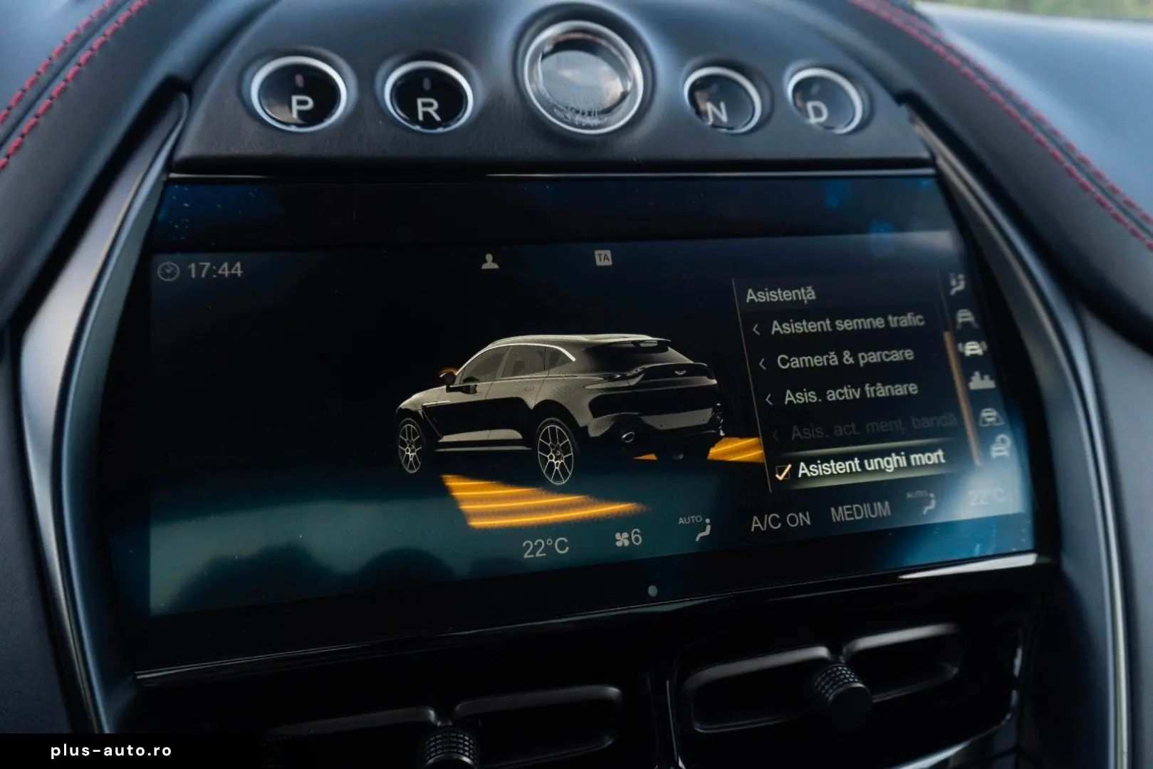 ASTON MARTIN DBX 4.0 V8_MagnoBlack