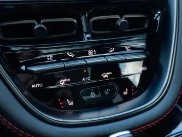 ASTON MARTIN DBX 4.0 V8_MagnoBlack