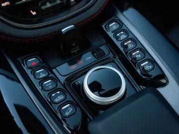 ASTON MARTIN DBX 4.0 V8_MagnoBlack