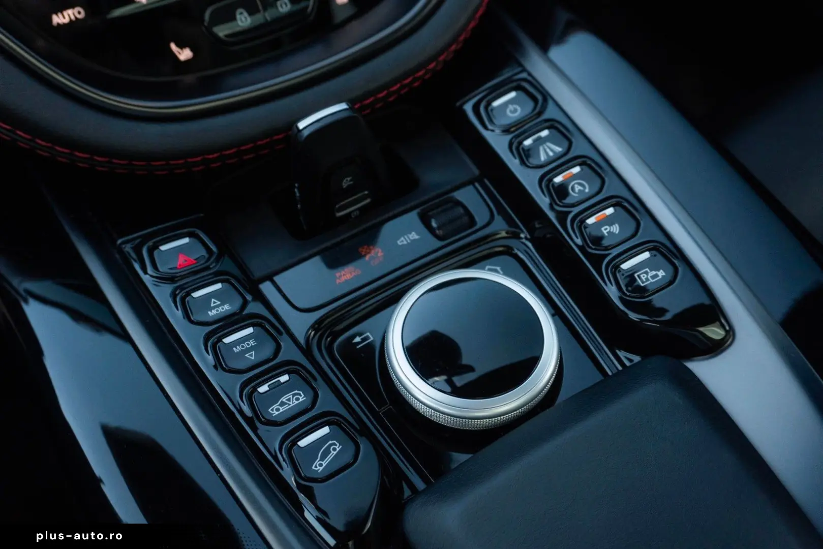 ASTON MARTIN DBX 4.0 V8_MagnoBlack