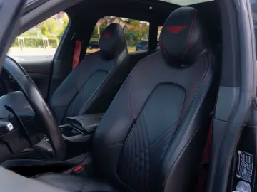 ASTON MARTIN DBX 4.0 V8_MagnoBlack