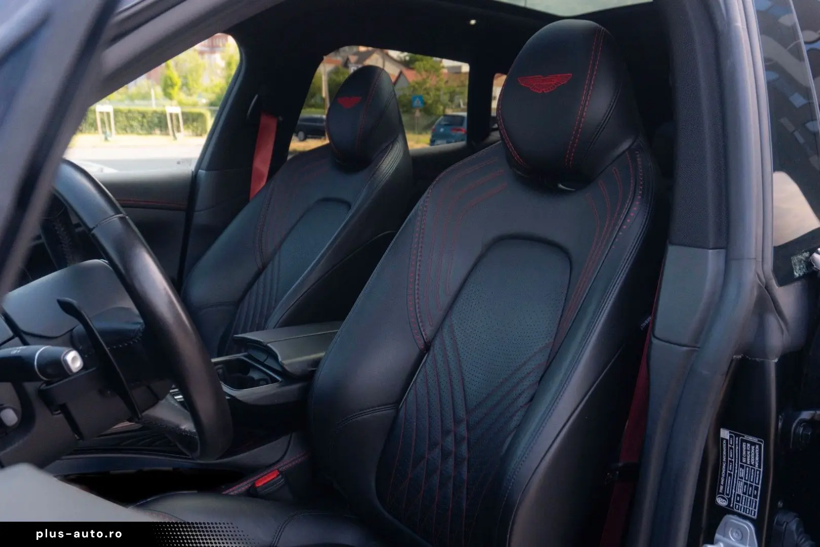ASTON MARTIN DBX 4.0 V8_MagnoBlack