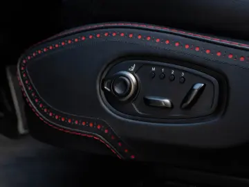 ASTON MARTIN DBX 4.0 V8_MagnoBlack