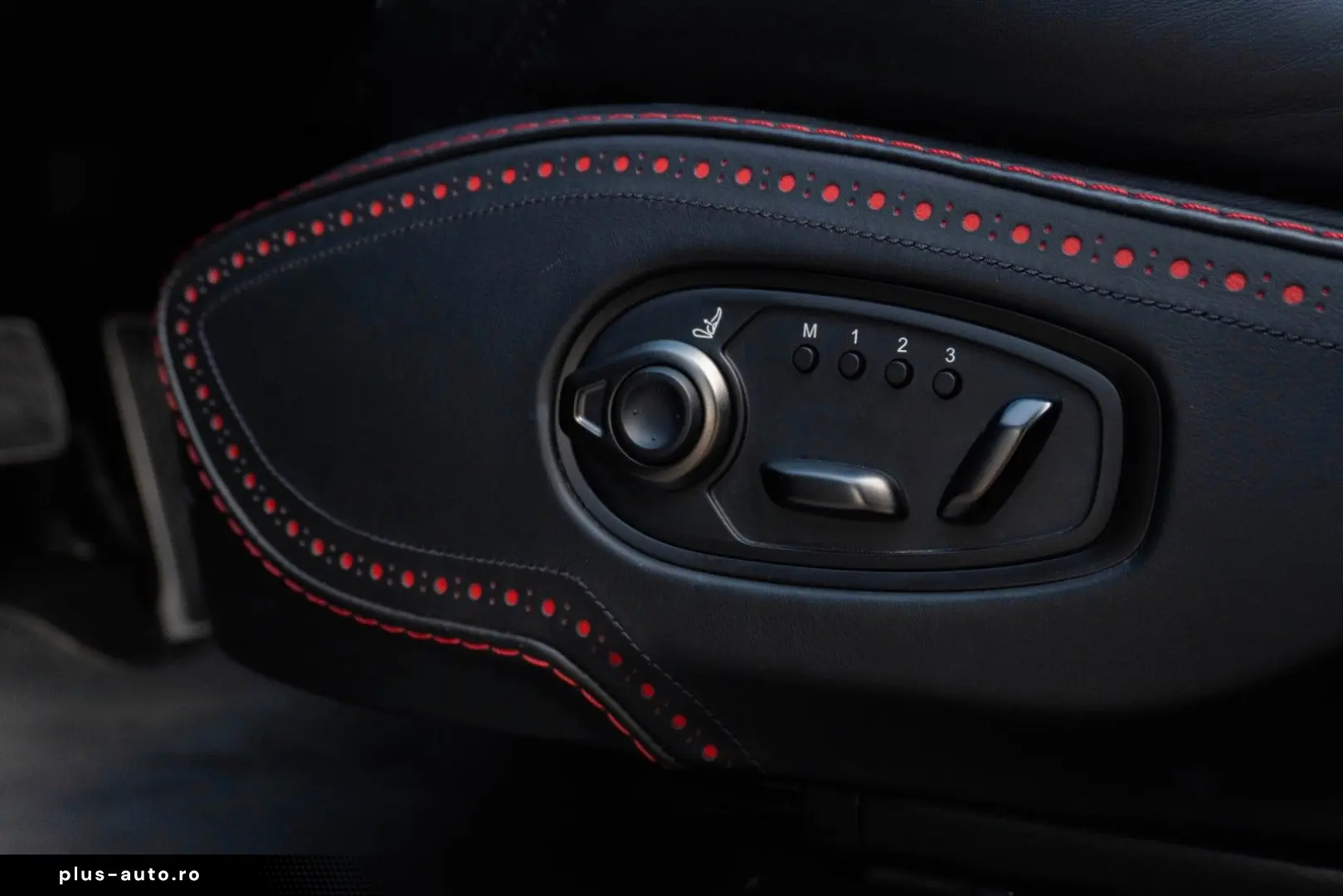 ASTON MARTIN DBX 4.0 V8_MagnoBlack