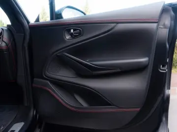 ASTON MARTIN DBX 4.0 V8_MagnoBlack