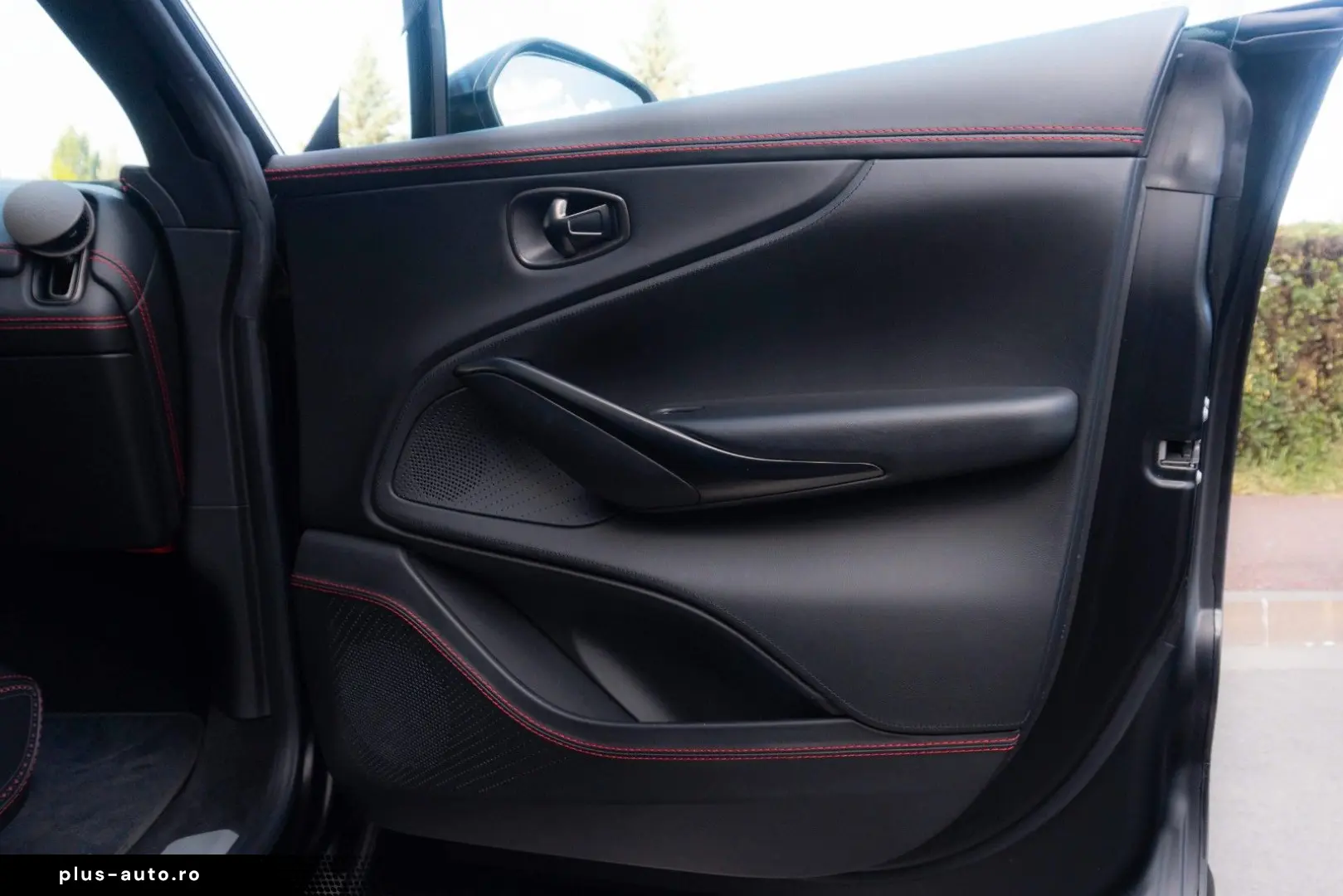 ASTON MARTIN DBX 4.0 V8_MagnoBlack